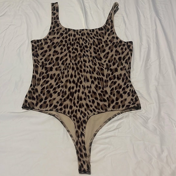 NWOT Banana Republic Leopard Print Bodysuit - Picture 5 of 5